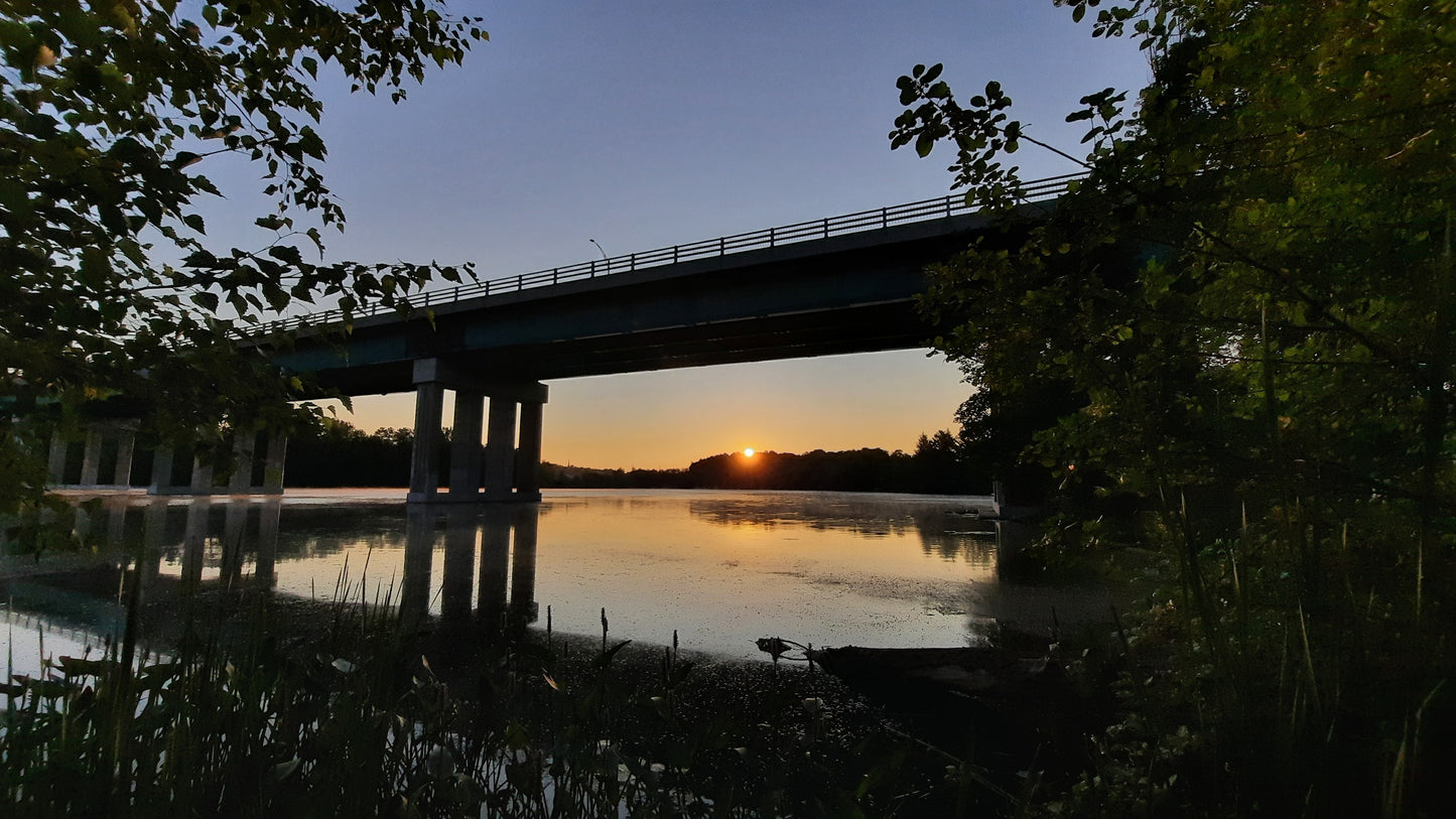 Soleil Près Du Pont Jacques Cartier De Sherbrooke Et Rivière Magog 24 Juillet 2021 (Vue K1) 5H48