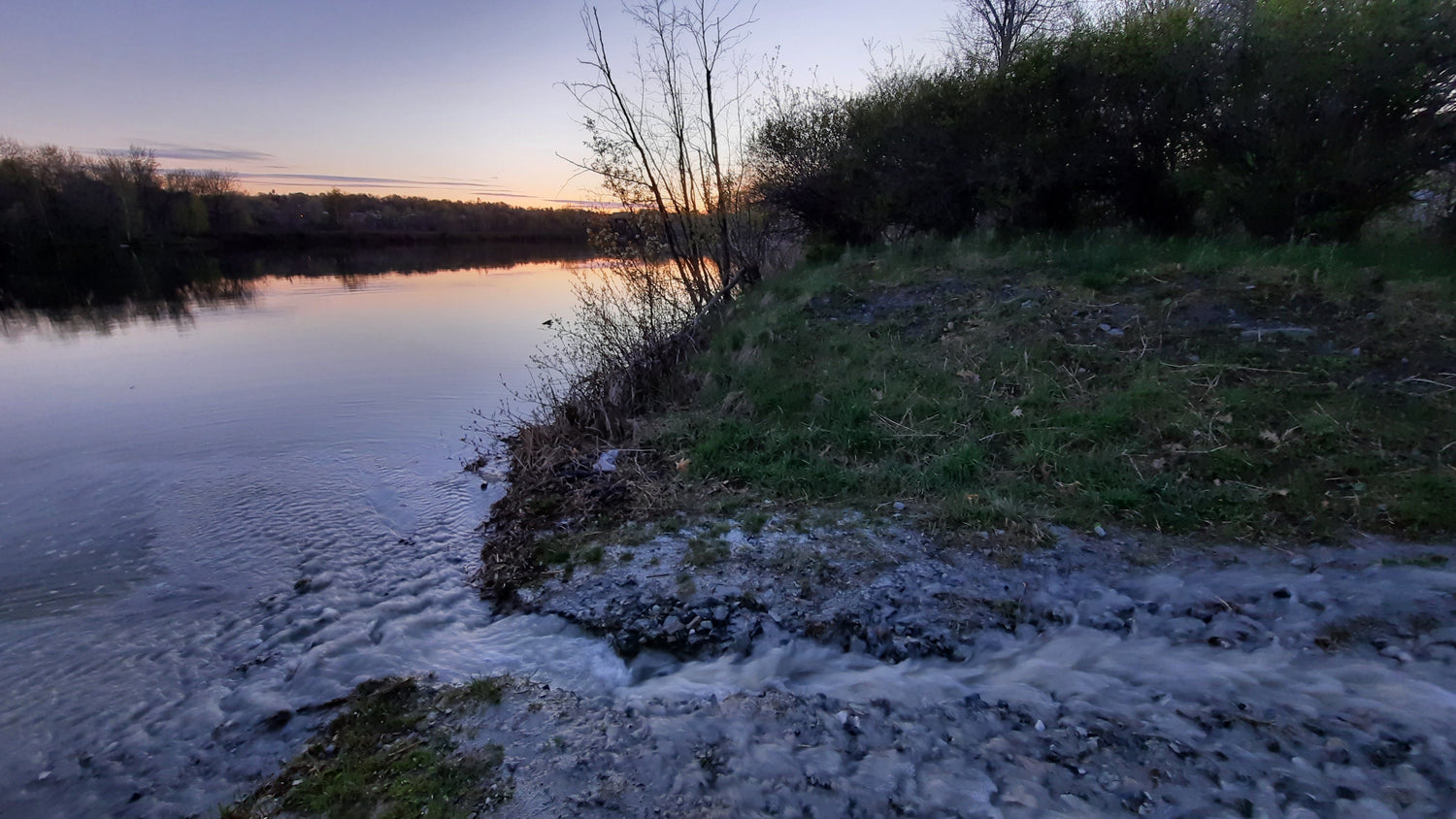 Déversement Suspect Dans La Rivière Magog