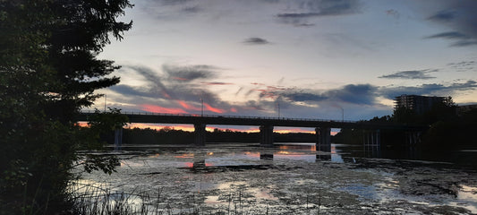 Crépuscule Du 21 Septembre 2021 19H01 (Vue P1 In) Rivière Magog À Sherbrooke. Pont Jacques Cartier