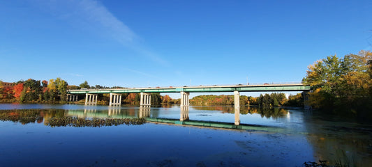 6 Octobre 2021 17H00 (Vue T1) Rivière Magog À Sherbrooke. Pont Jacques Cartier.