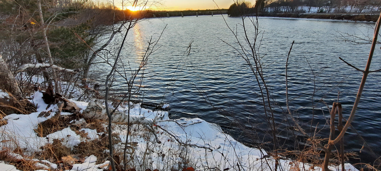 Premier Coucher De Soleil Du Mois Décembre 2021 -- Rivière Magog À Sherbrooke (Vue 2) 2021-12-01