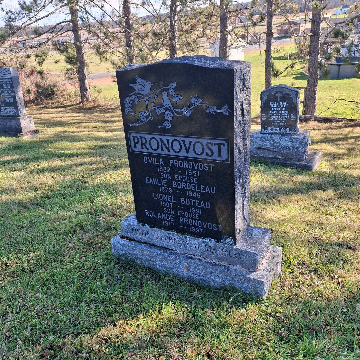 Pierre tombale d'Ovila Pronovost