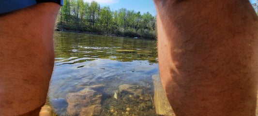 Une baignade dans la rivière Magog un 13 mai à Sherbrooke. (Vue PSS2)