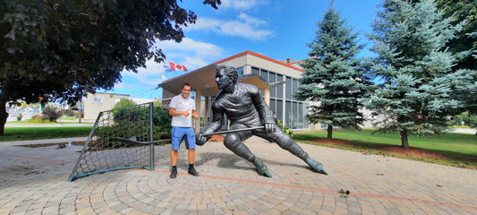 David in front of Thurso Town Hall with Guy Lafleur